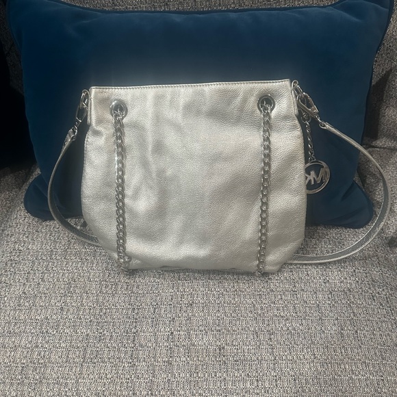 Slightly worn Michael Kors silver Leather Medium Jet Set Chain Shoulder Bag - Picture 2 of 10